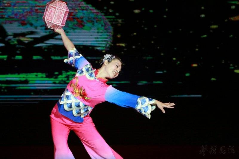 圖3.舞藝精湛的金牌喜娘---劉美珍老師。