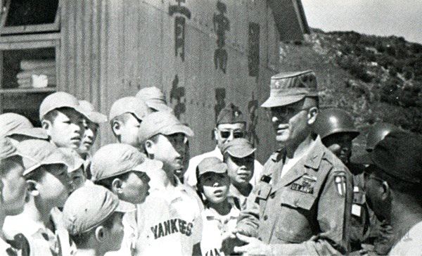 民國51年，美軍顧問組在馬中成立洋基與勇士棒球隊。