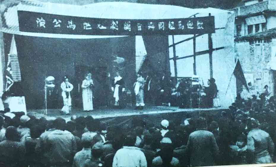 旅居桃園的馬祖同鄉會，組織閩劇團來馬公演。在馬祖造成萬人空巷，人人爭睹。